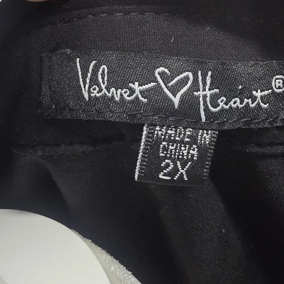 Velvet Heart Black Shirt - Picture 2 of 2